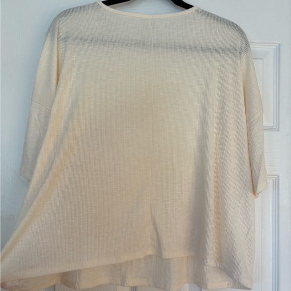 NWT Old Navy Women's Cream Short Sleeve Top - Picture 4 of 5
